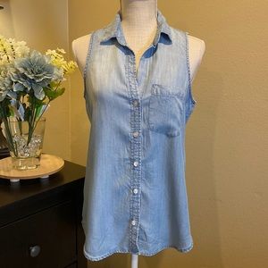 Cloth & Stone Denim Sleeveless Button Down Top